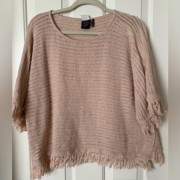 Anthropologie Akemi & Kin Frenchie Fringed Poncho Sweater Muted Pink size XS - Picture 2 of 3
